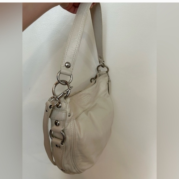 Coach Zoe White Leather Shoulder Bag - Picture 4 of 11